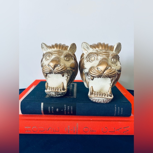Vintage Set of 2 Lion Head Wall Mount | Majestic Wall Decor | Curtain Rod - Picture 4 of 8